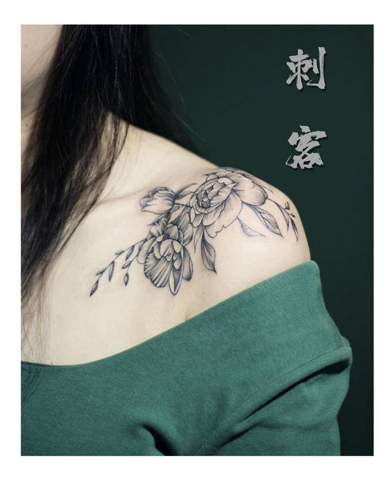 素花纹身图片_肩部纹身图案