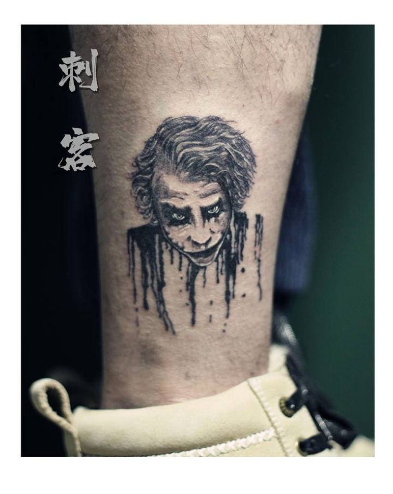 希斯莱杰纹身图片_脚部纹身图案