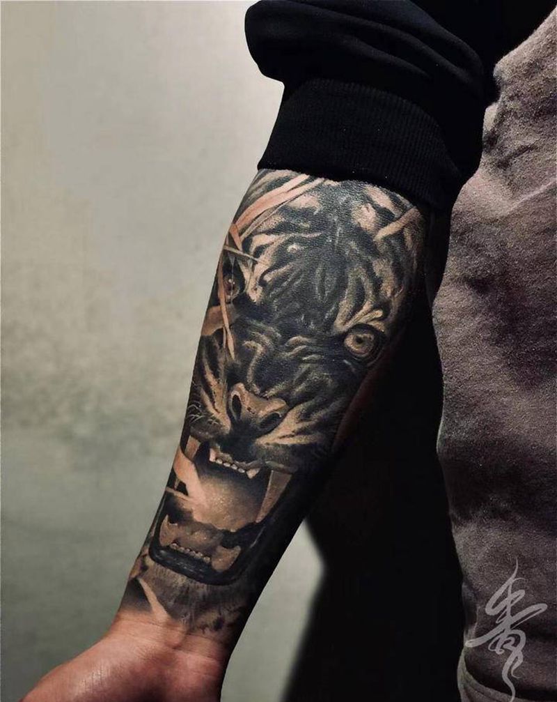 大猫纹身图片_手臂纹身图案