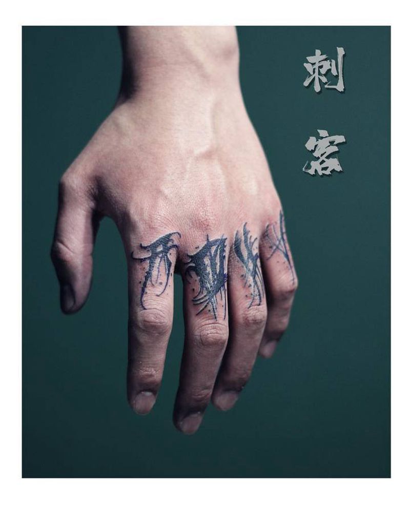 暗黑字体纹身图片_手部纹身图案