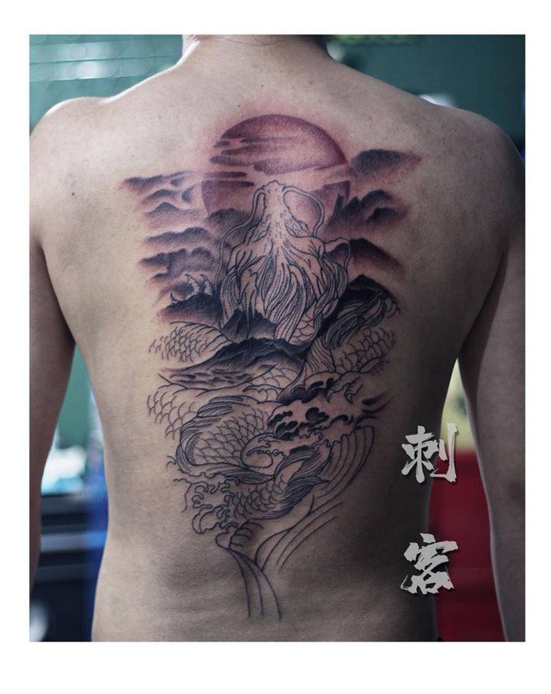 昇龙1.0未完成纹身图片_背部纹身图案