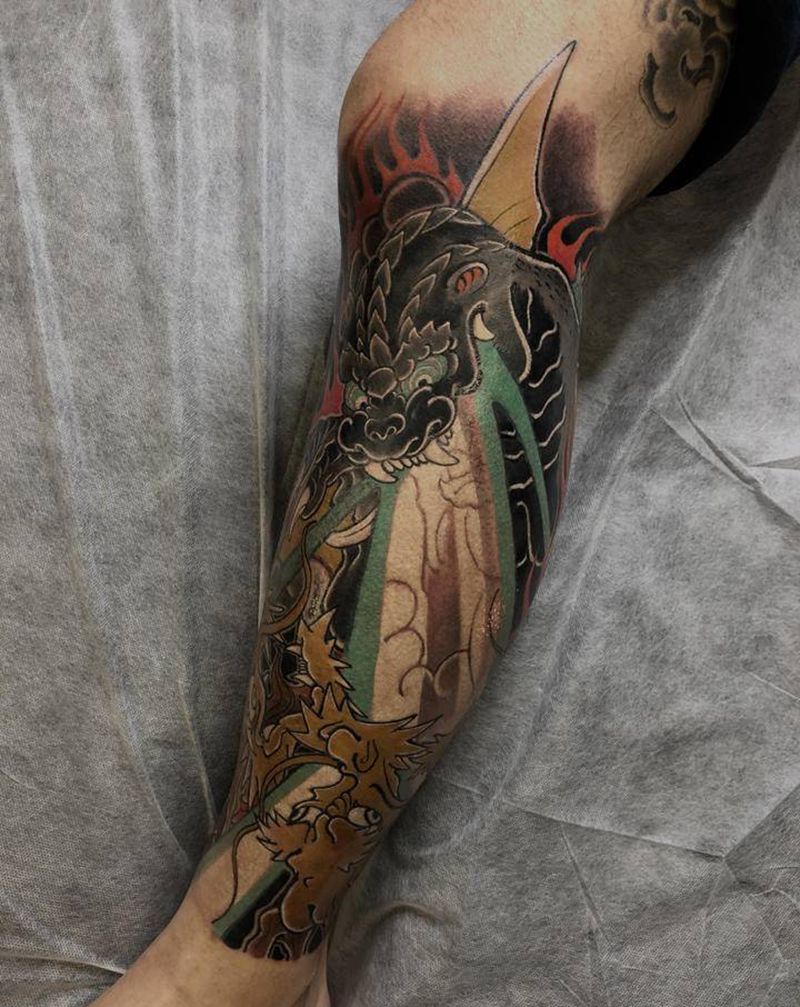 哥斯拉站王者基多拉纹身图片_腿部Old School纹身图案