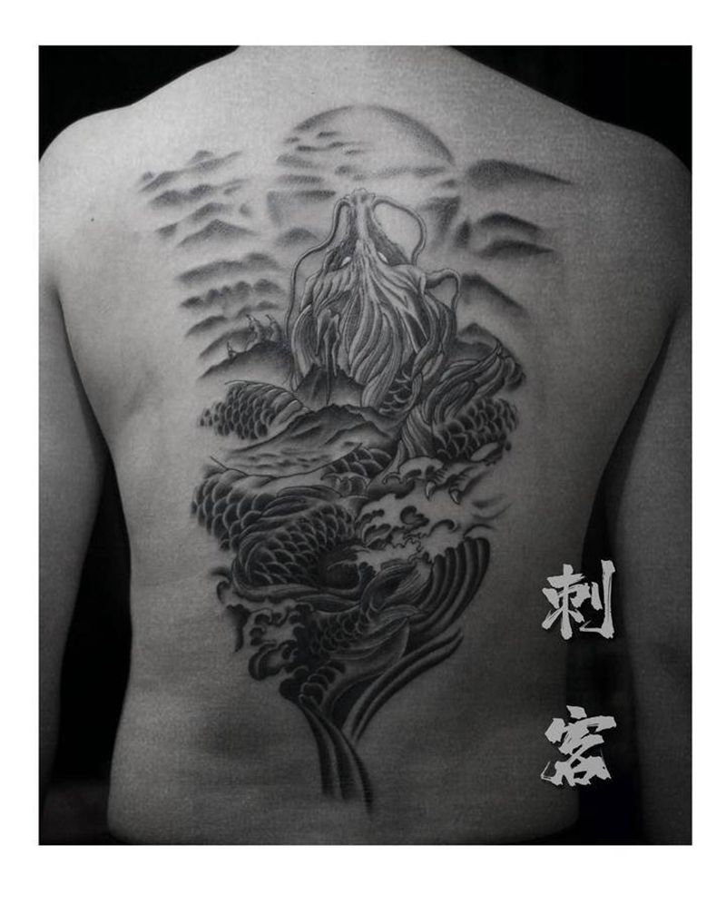 昇龙纹身图片_背部纹身图案