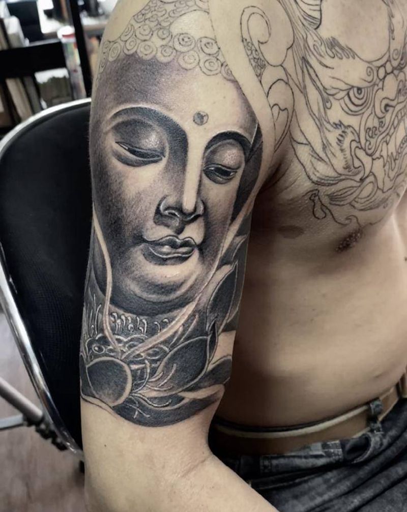 佛，唐狮半甲纹身图片_手臂胸部新传统纹身图案