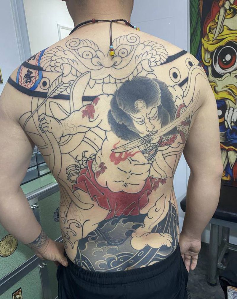 不耐扎,有点慢纹身图片_背部纹身图案