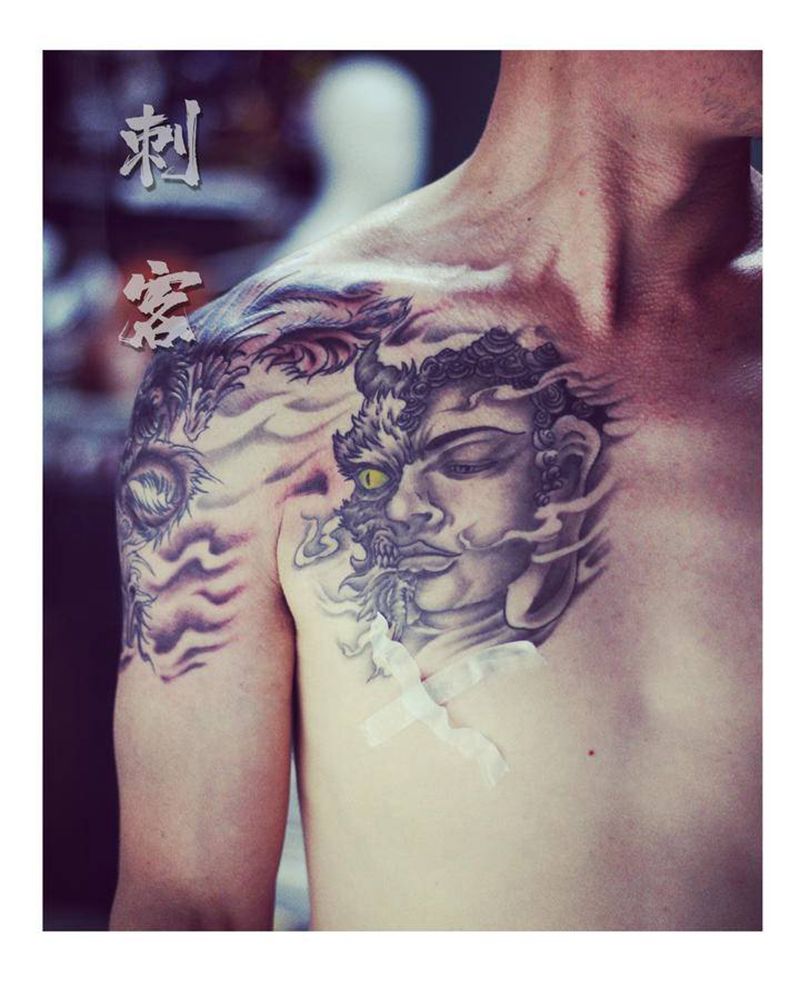 一念之间纹身图片_胸部纹身图案