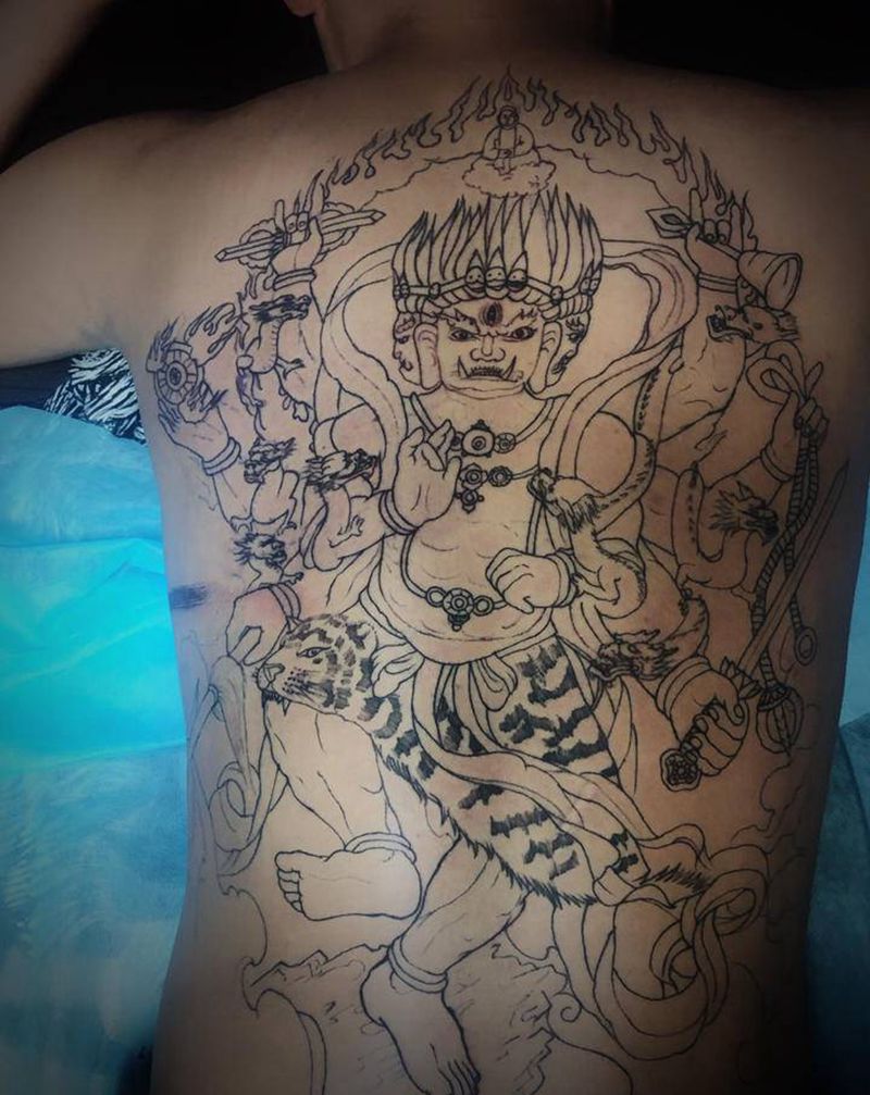 黑天纹身图片_背部纹身图案