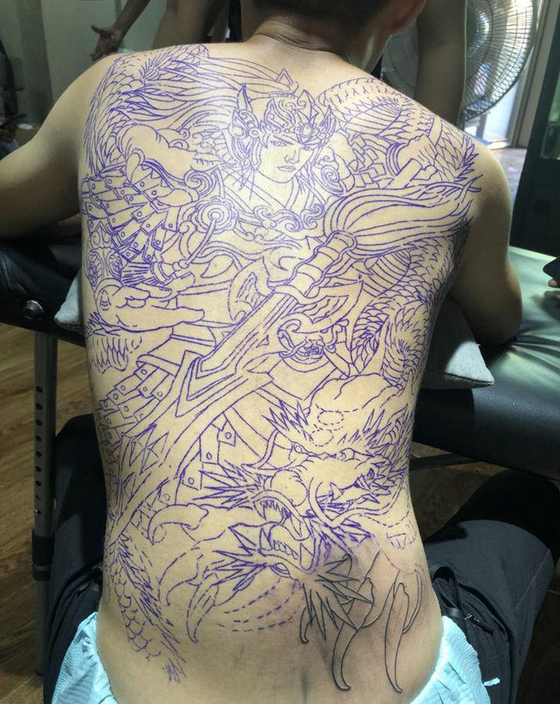 满背割线纹身图片_背部新传统纹身图案