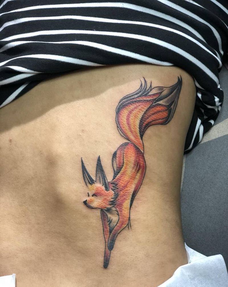 小狐狸纹身图片_背部新传统狐狸纹身图案