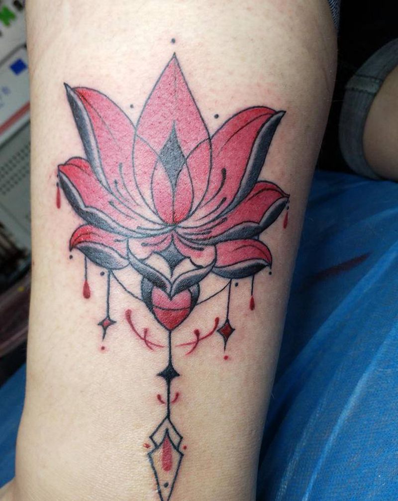 花纹身图片_腿部新传统纹身图案