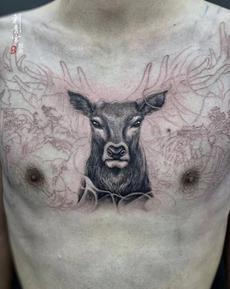 麋鹿纹身图片_胸部纹身图案