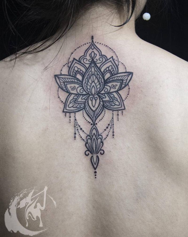梵花纹身图片_背部点刺梵花曼陀罗海娜纹身图案
