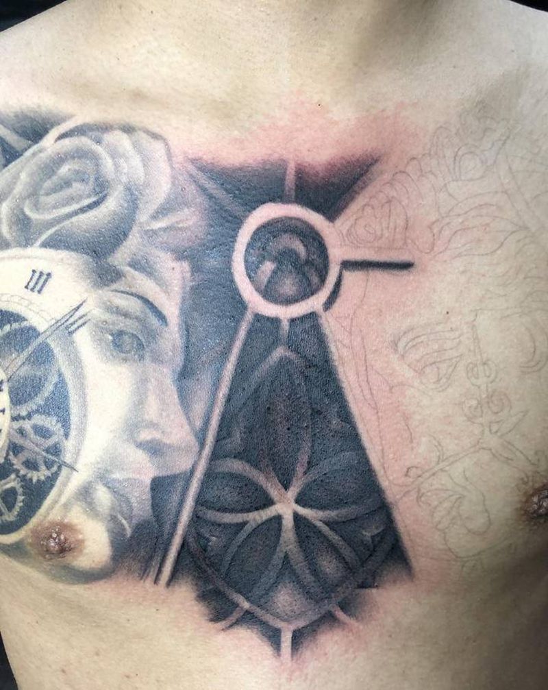 欧美花胸纹身图片_胸部欧美写实纹身图案