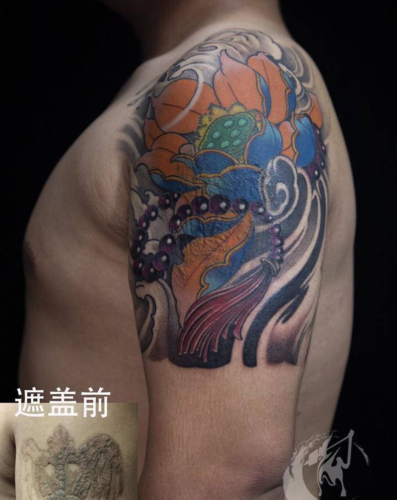 莲花遮盖纹身图片_手臂老传统新传统莲花遮盖纹身图案