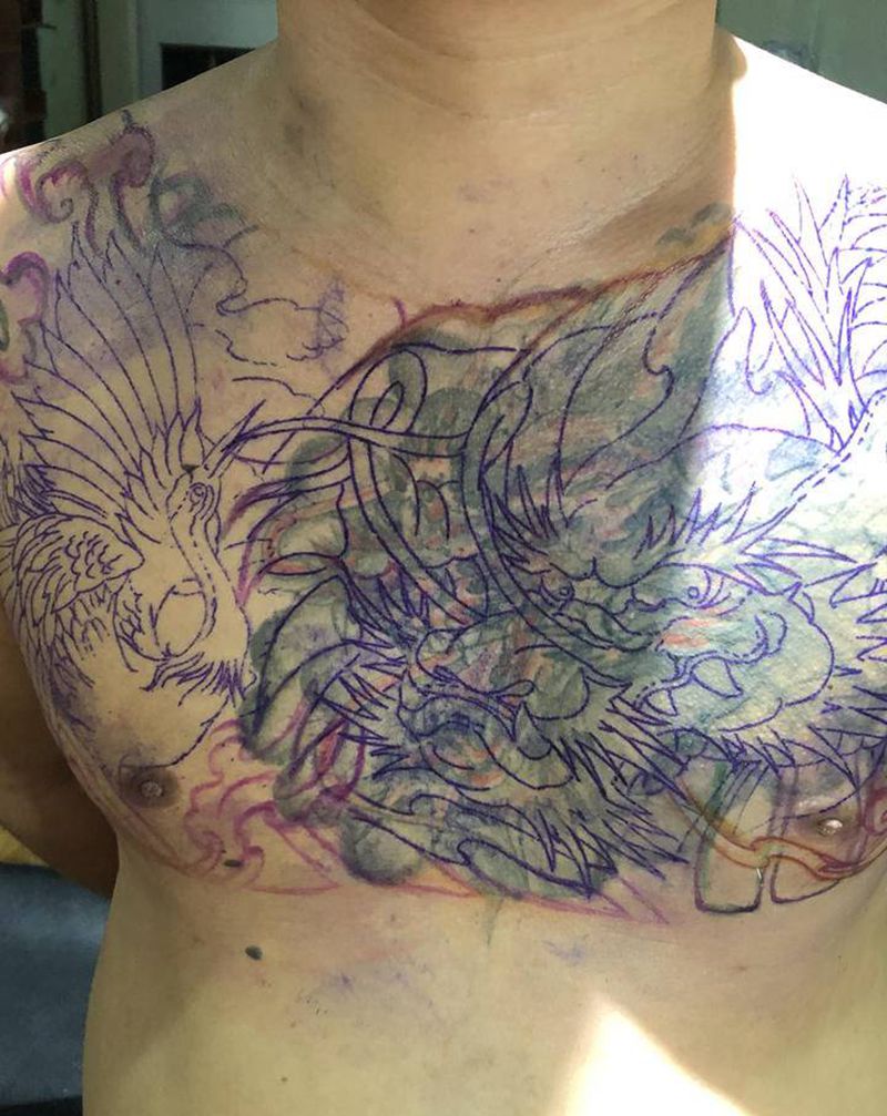 花胸 遮盖纹身图片_胸部新传统老传统龙鹤花胸纹身图案