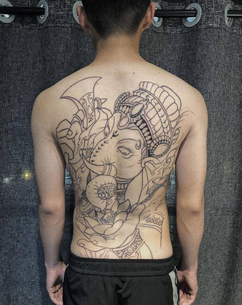 象神线条未完纹身图片_背部纹身图案