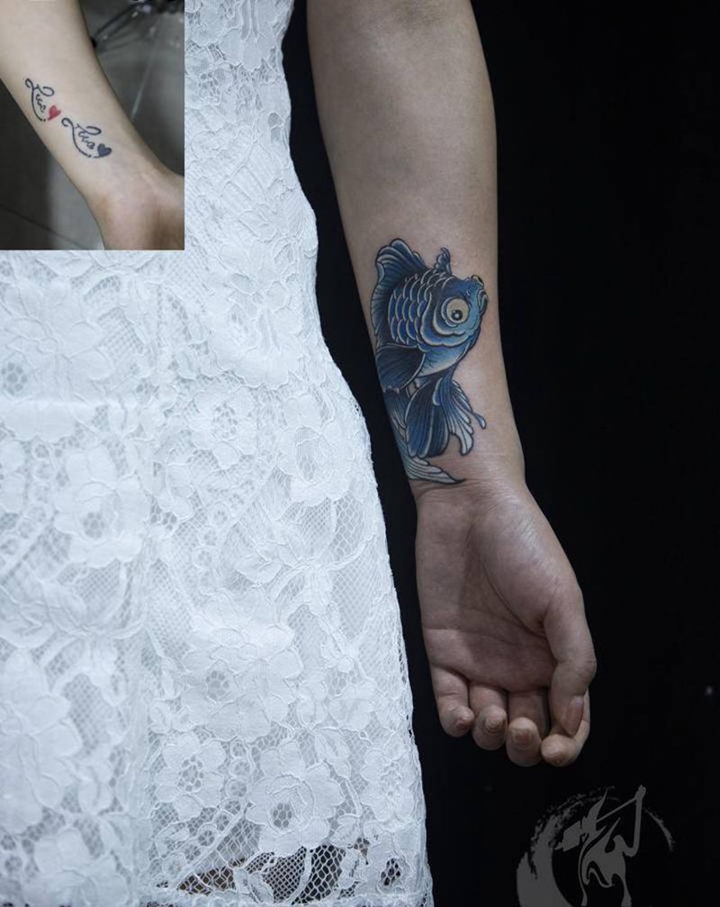 遮盖字母纹身图片_手臂老传统新传统鱼遮盖纹身图案