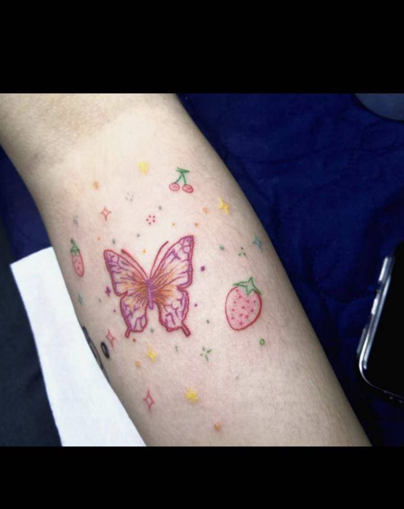 蝴蝶纹身图片_手臂新传统水彩纹身图案