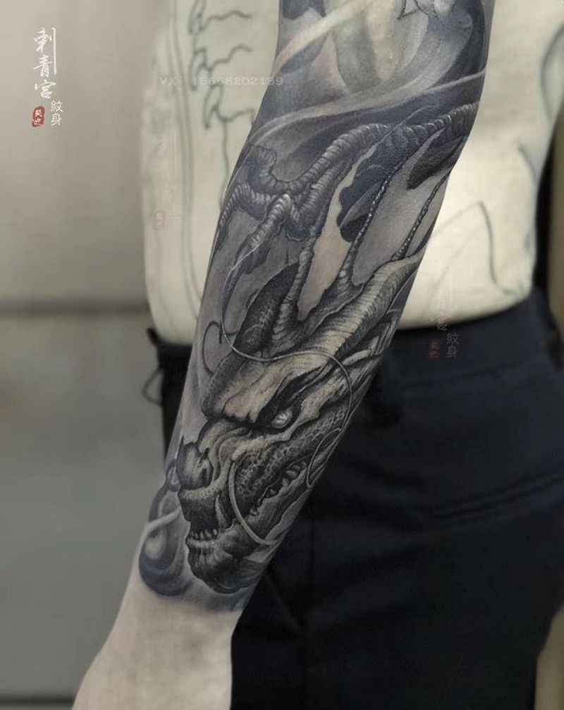 龙纹身图片_手臂新传统纹身图案