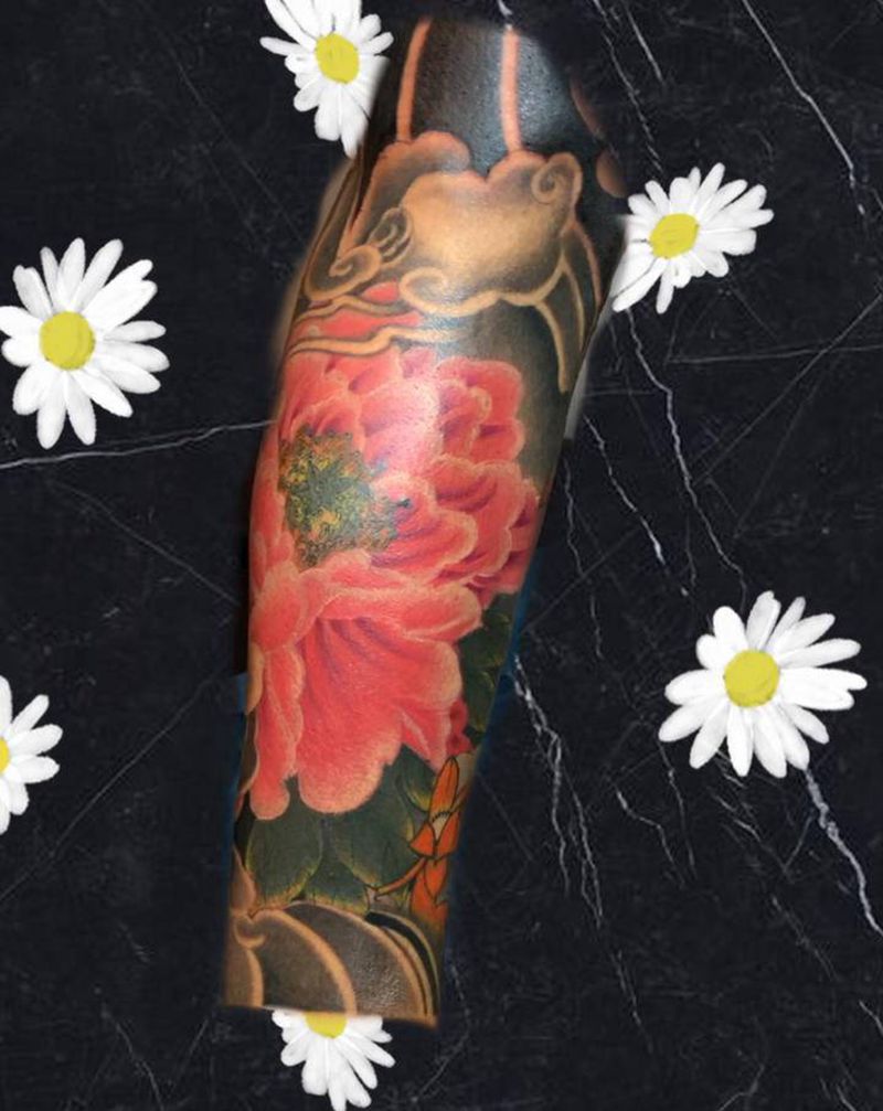 牡丹花纹身图片_腿部新传统纹身图案