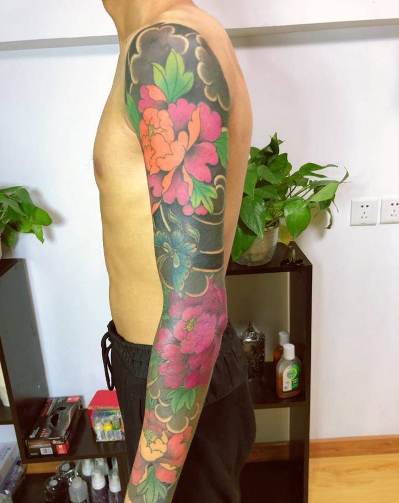 老传统牡丹花臂纹身图片_手臂老传统纹身图案