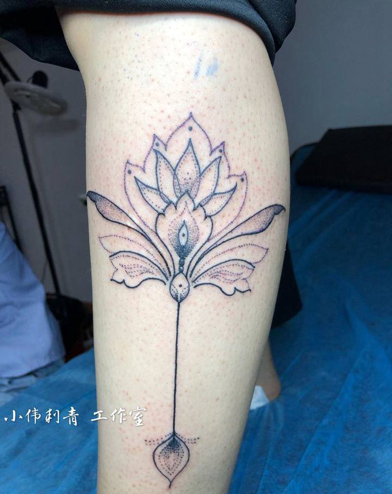 花纹身图片_腿部新传统纹身图案