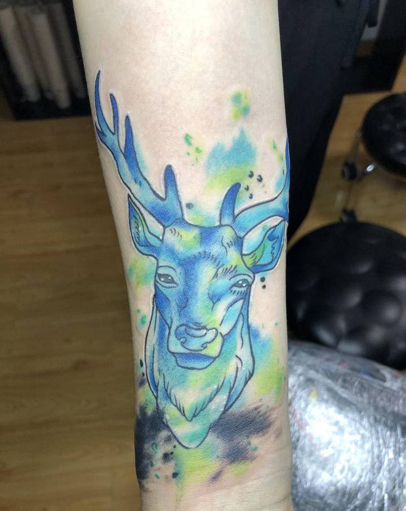 泼墨鹿头纹身图片_手臂水墨纹身图案