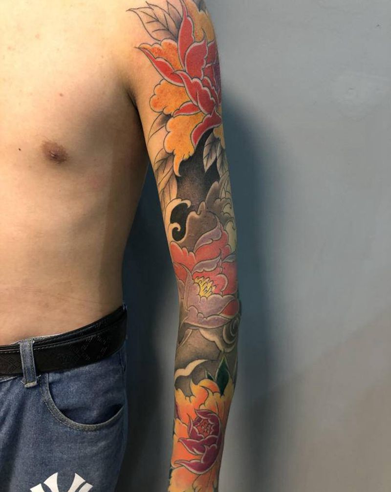 牡丹花臂未完成纹身图片_手臂老传统纹身图案