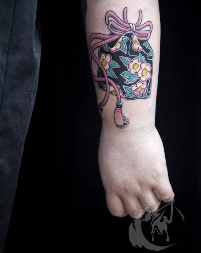 钱袋纹身图片_手臂老传统纹身图案