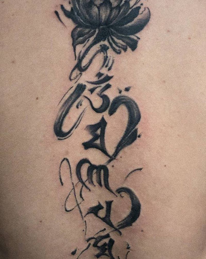 水墨莲花六字真言纹身图片_水墨纹身图案