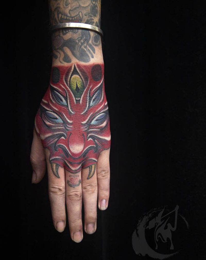 手面纹身图片_手部老传统新传统纹身图案