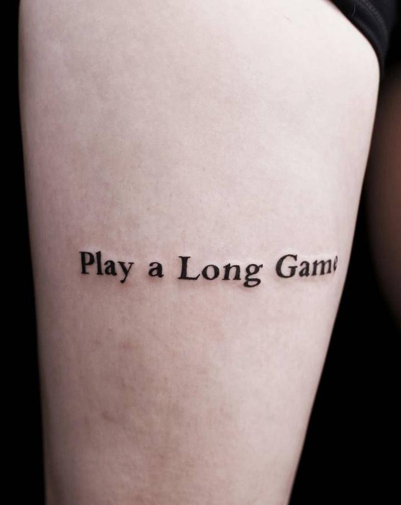 字母纹身图片_腿部字母纹身图案