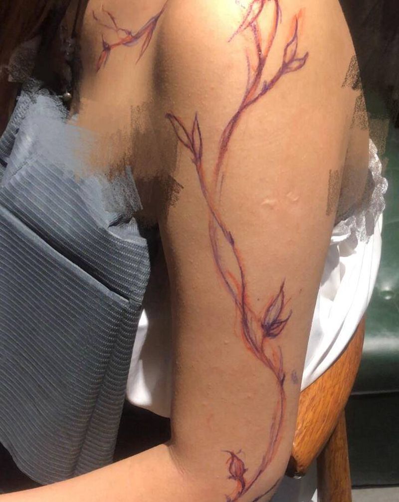 手绘花藤纹身图片_手臂纹身图案
