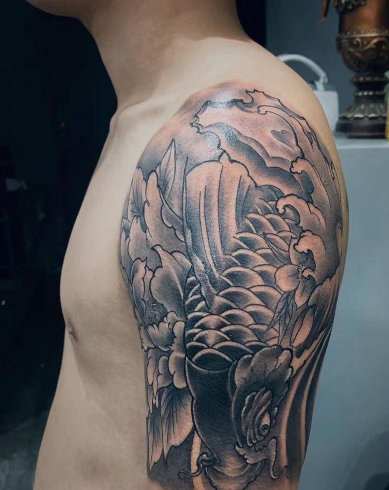 传统·鱼纹身图片_手臂新传统纹身图案