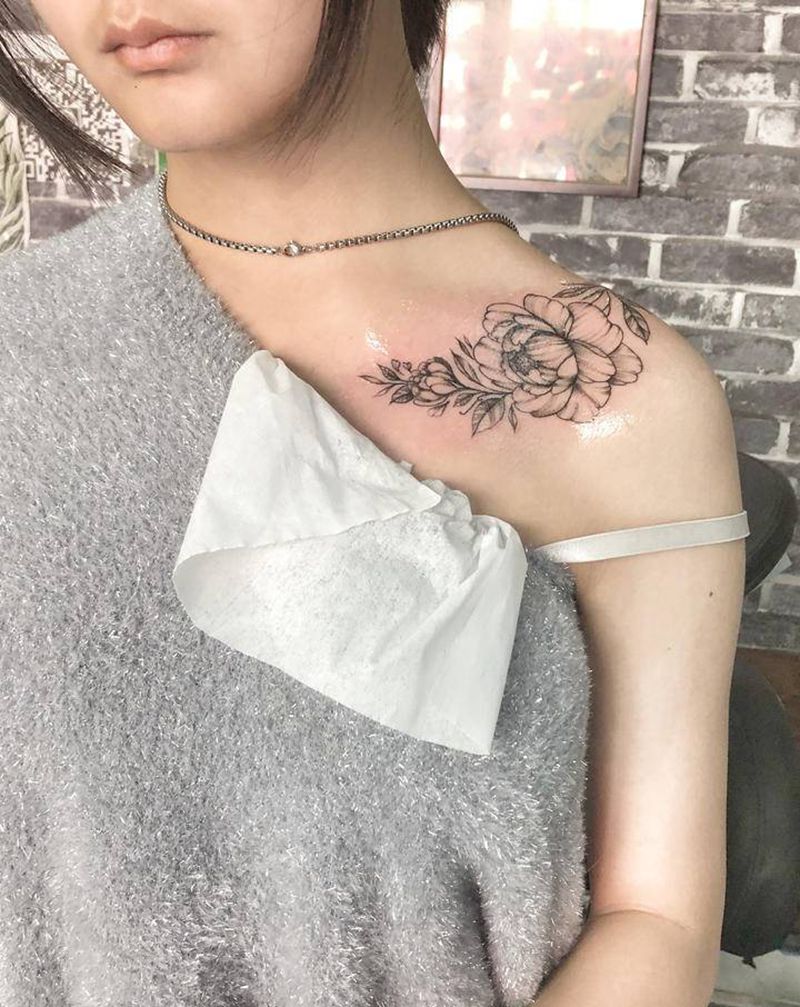 素花纹身图片_胸部小清新纹身图案