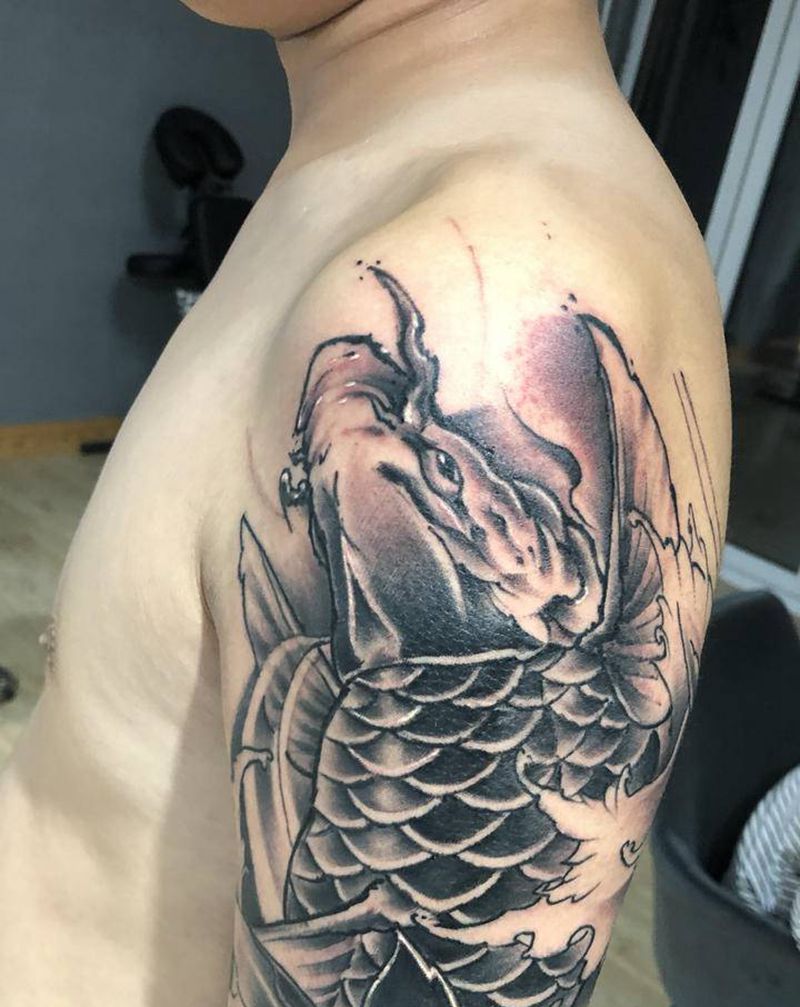 锦鲤纹身图片_肩部手臂新传统纹身图案