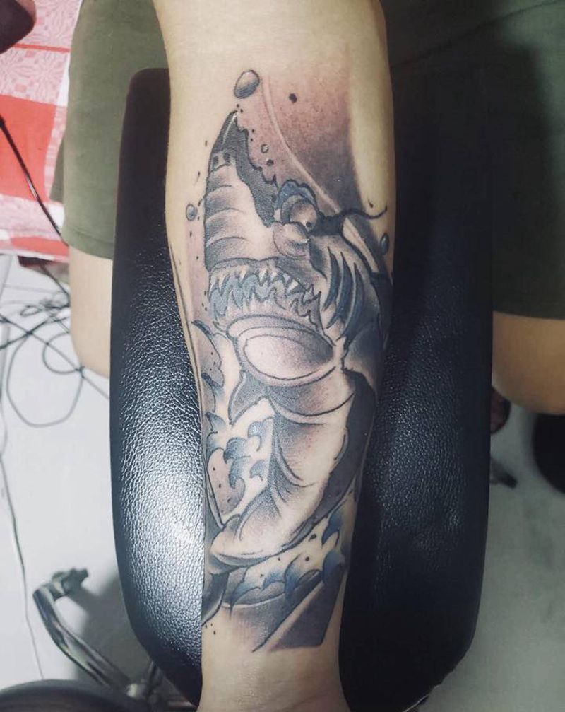 小鲨鱼纹身图片_手臂New School纹身图案