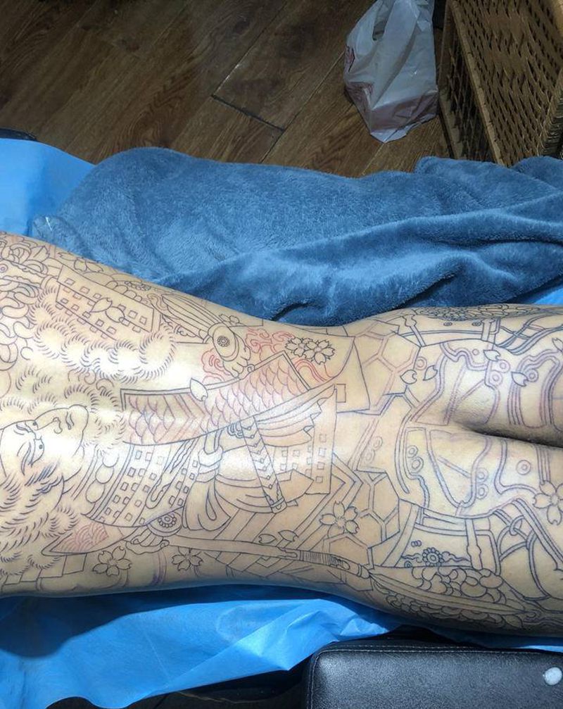 割线纹身图片_背部老传统纹身图案