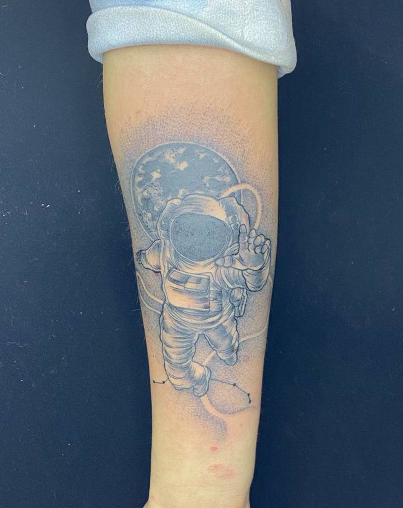 宇航员纹身图片_手臂新传统纹身图案