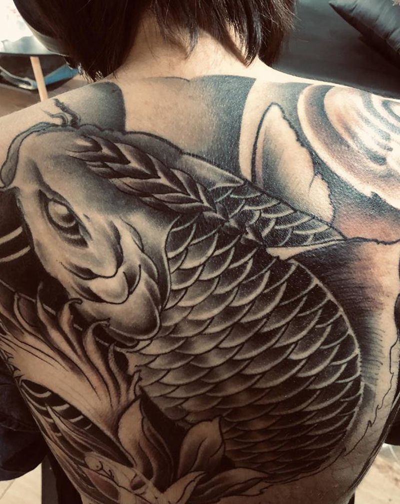 修改上色纹身图片_背部新传统纹身图案