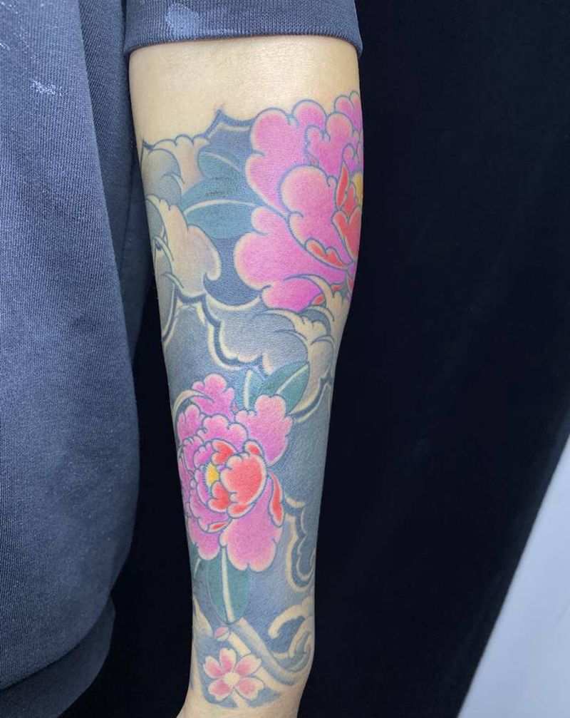 老传统牡丹小臂纹身图片_手臂老传统纹身图案