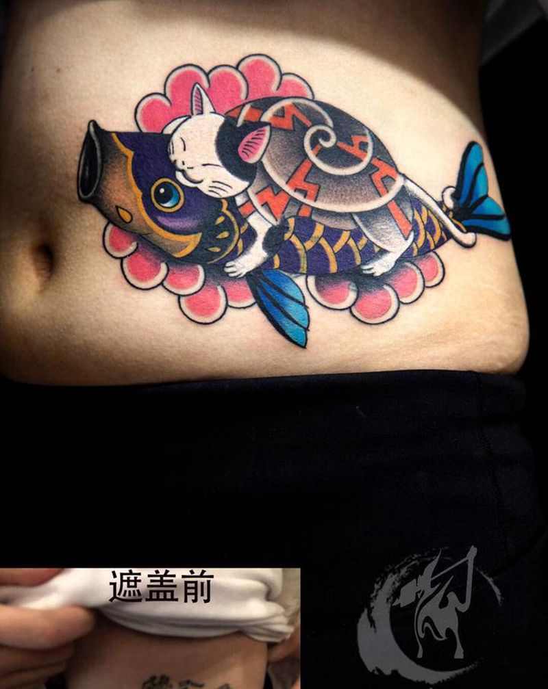 遮盖前男友纹身图片_腰部腹部老传统水彩猫鱼纹身图案