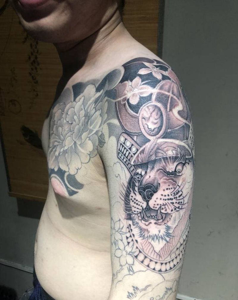 又是为完成作品纹身图片_胸部背部新传统纹身图案