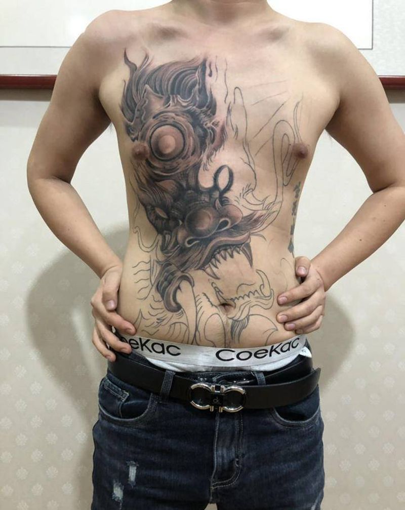 龙纹身图片_腹部新传统纹身图案