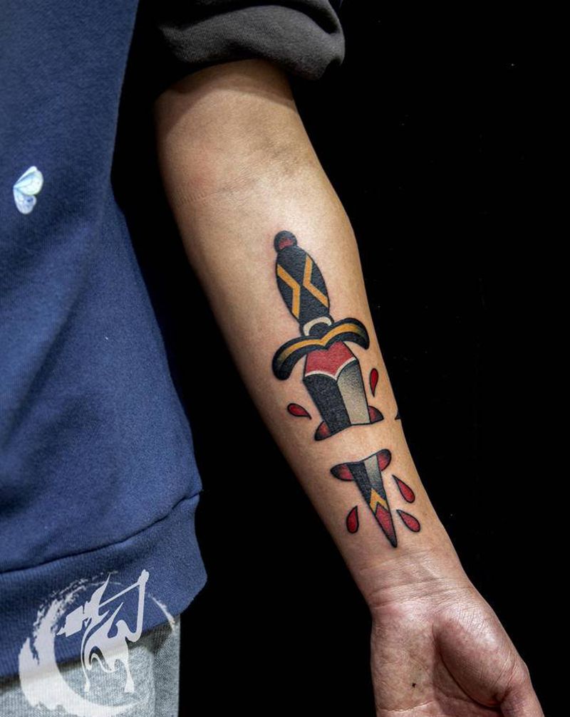 欧美匕首纹身图片_手臂Old School老传统匕首刀子纹身图案