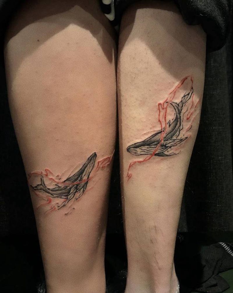 鲸纹身图片_腿部水墨纹身图案