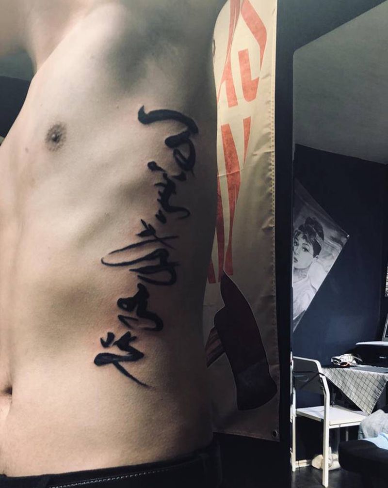 百善孝为先纹身图片_腰部纹身图案