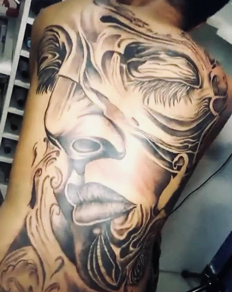 欧美人物纹身图片_背部纹身图案