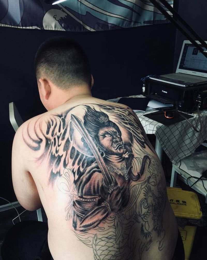 不动冥王纹身图片_背部纹身图案