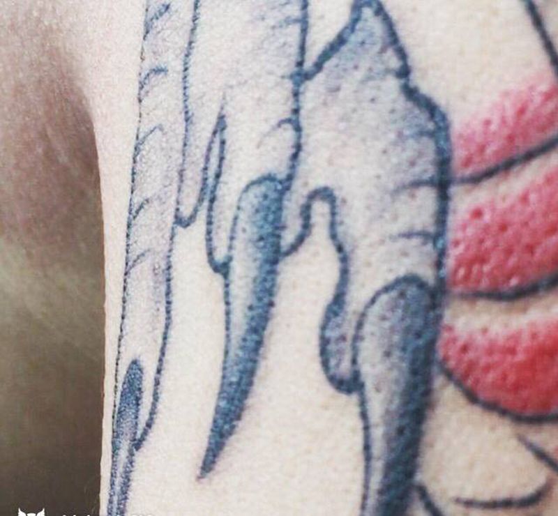 龙爪纹身图片_肩部纹身图案